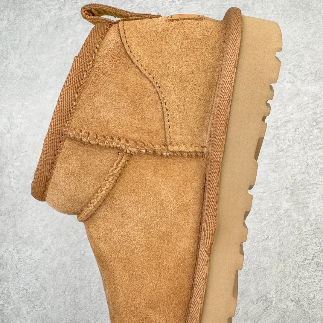 Pick up locally 💰520 UGG 6109 Zhou Dongyu Mini short boots, autumn and winter sheep fur integrated snow boots. All shoes are made from the same factory as ZP. Longfeng A-grade Australian imported sheep fur integrated men's and women's boots. Brand OEM production line. Fully follow the ZP process. OEM original pattern maker. Adhering to the principle of no original shoes and no development selection. Pay attention to every detail. The most authentic version on the market. TREADLITE "light wing" technology outsole. Lightweight/durable/flexible/pile type 35 36 37 38 39 40 41 42 43 44 45 Coding: by2936060